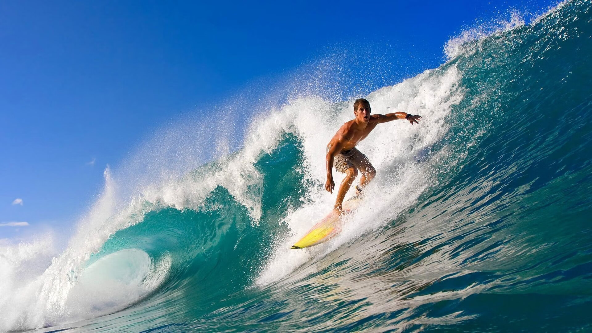 中国队冲线瞬间引爆现场气氛，中国队冲金